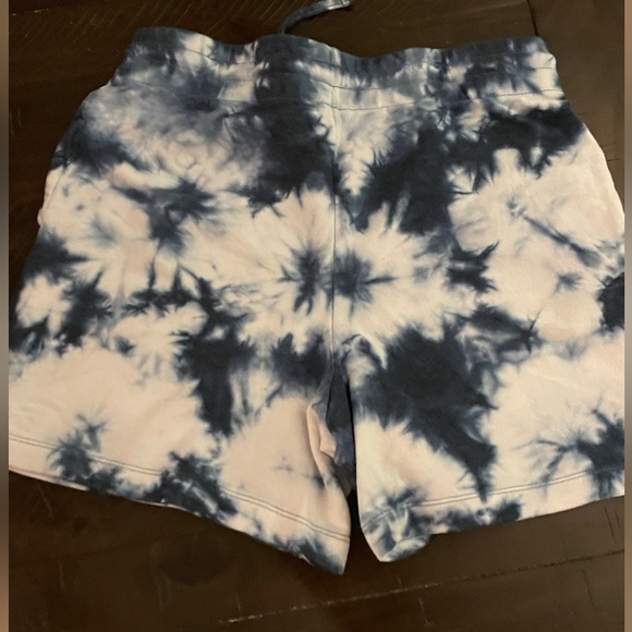 🔹🤍 Danskin Shorts size S- 3 for 15 - Picture 4 of 5